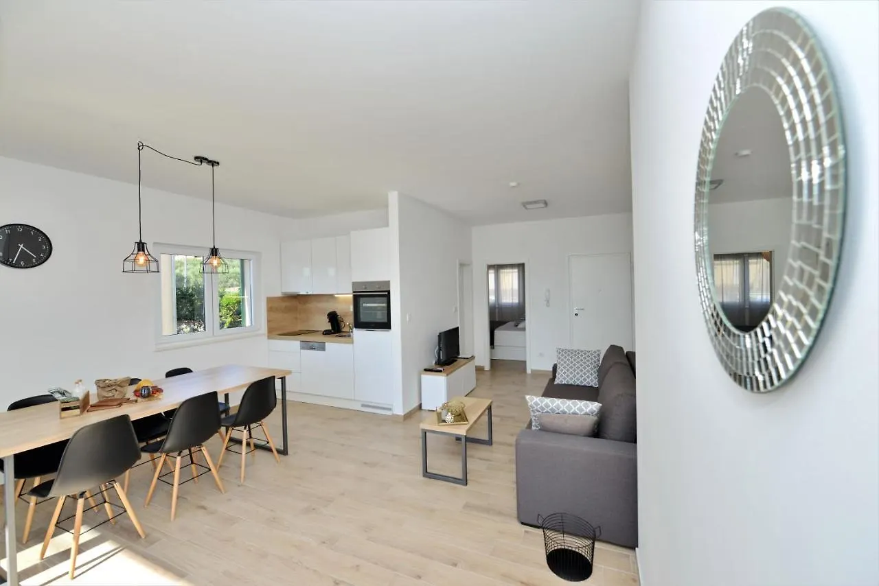 Villa Teco - Moderne Apartments Mit Pool Und Meerblick Trogir 0*,