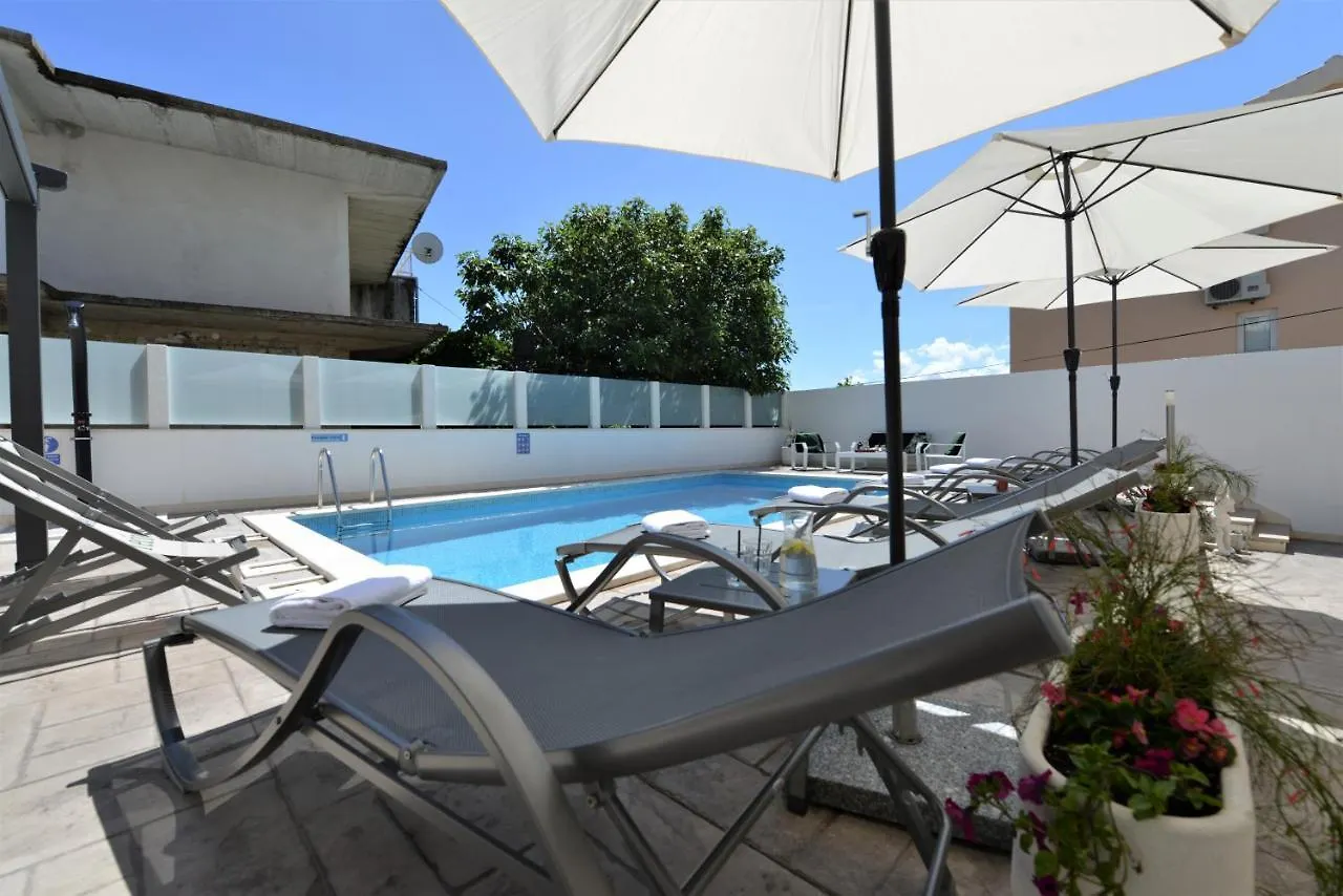 Villa Teco - Moderne Apartments Mit Pool Und Meerblick Trogir