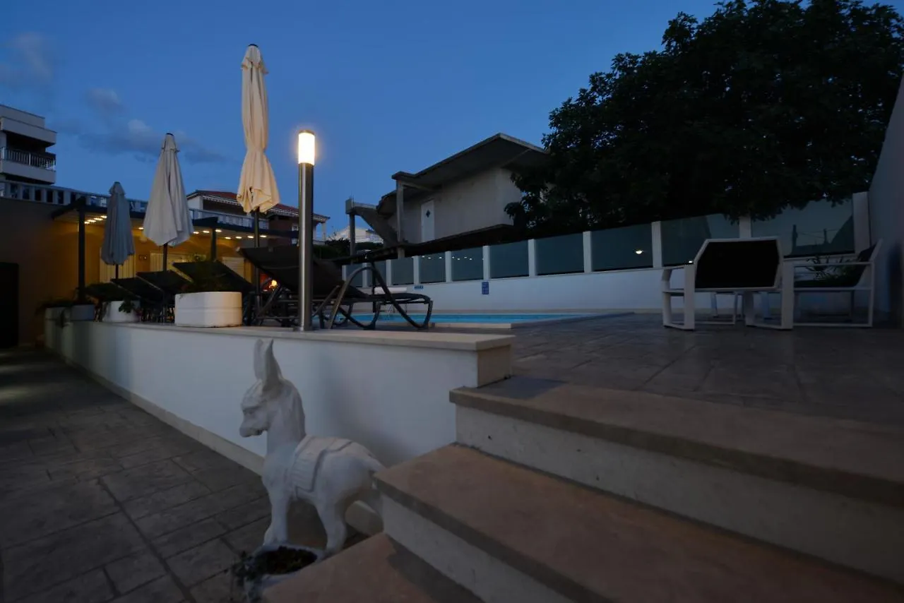 Villa Teco - Moderne Apartments Mit Pool Und Meerblick Trogir