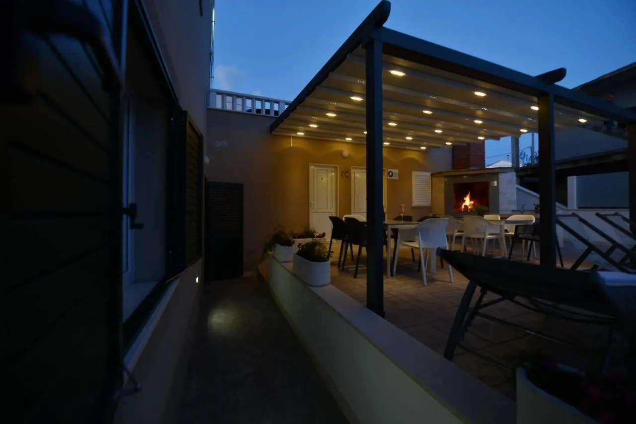 Villa Teco - Moderne Apartments Mit Pool Und Meerblick Trogir Kroatien