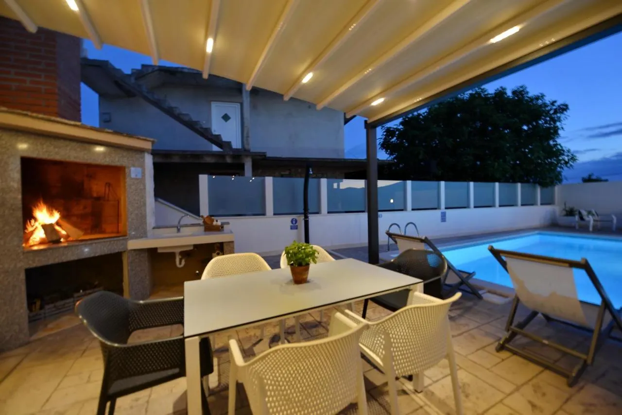 Villa Teco - Moderne Apartments Mit Pool Und Meerblick Trogir 0*,  Kroatien