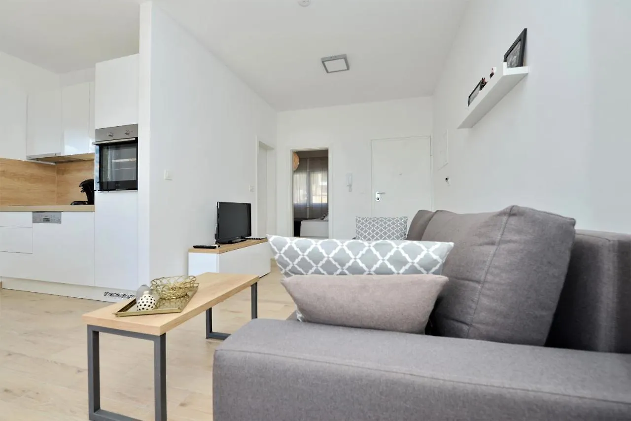 Villa Teco - Moderne Apartments Mit Pool Und Meerblick Trogir