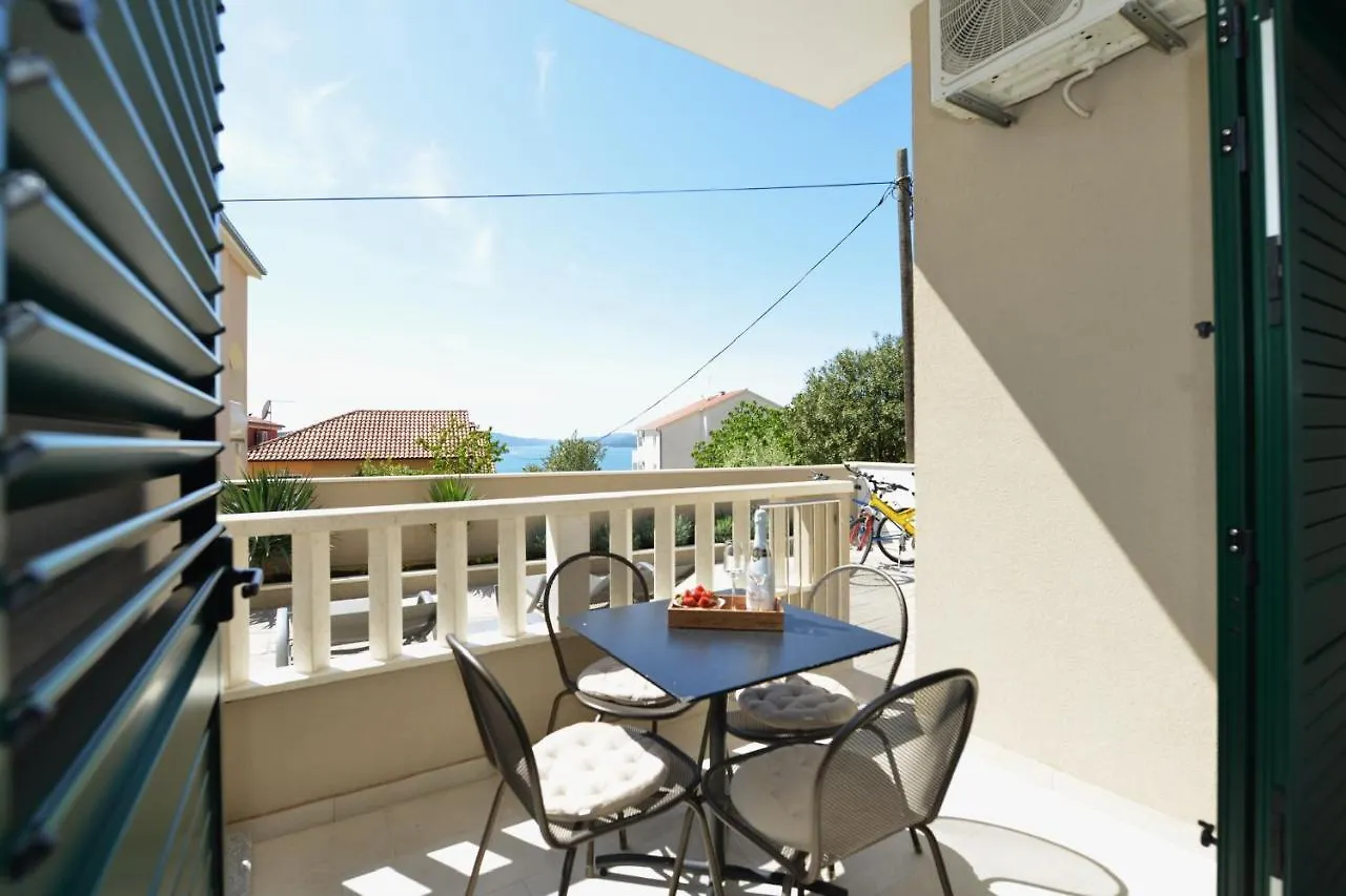 Villa Teco - Moderne Apartments Mit Pool Und Meerblick Trogir